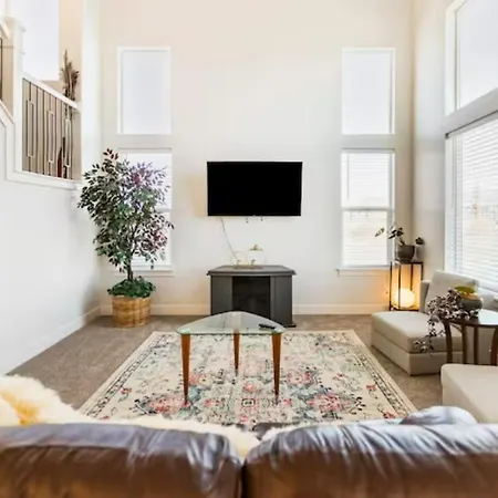 Brand New 3-Beds Stylish Entire House At Lehi Villa